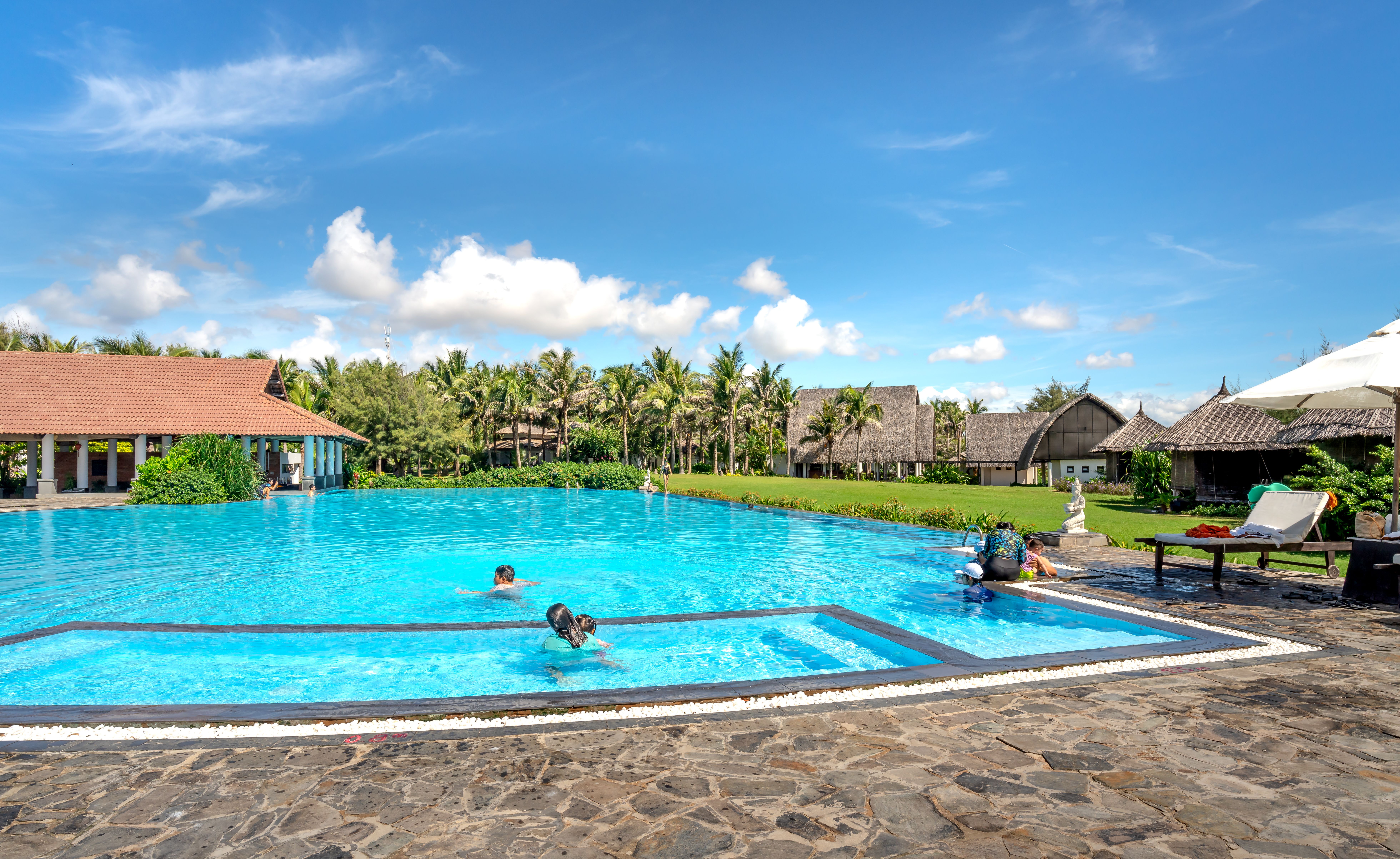 Crystal clear swimming pool maintained by Reliable Maintenance and Pool Services